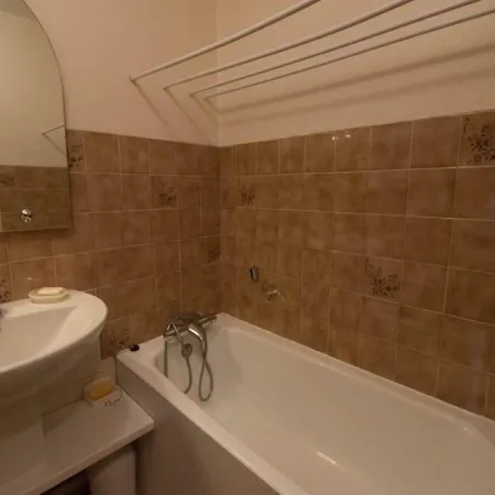Confortable Appartement 4 Pieces, 8 Personnes, Parking, Terrasse Exposee Sud - Fr-1-263-452